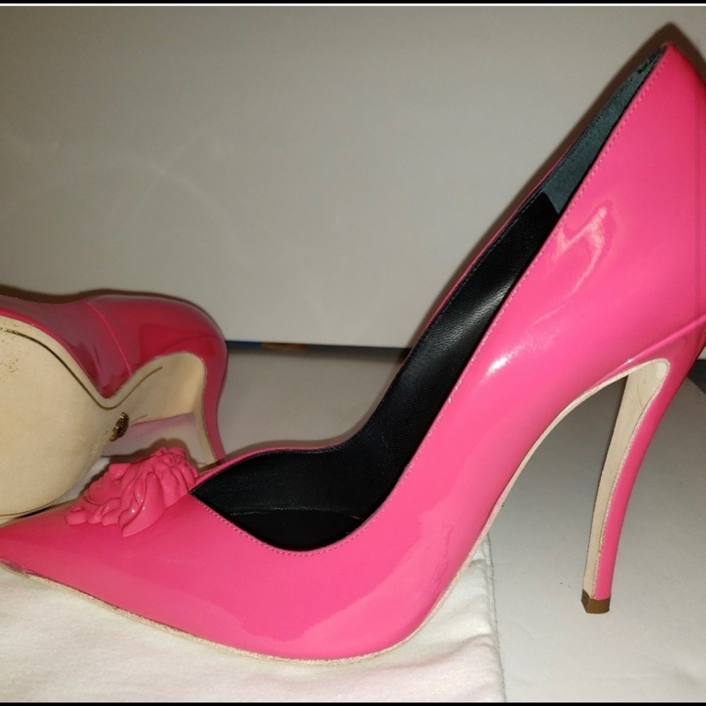 Versace Medusa Pink Pumps